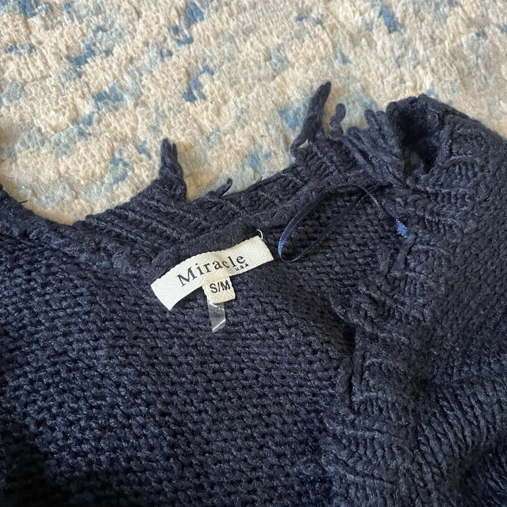 Miracle distressed star sweater S/M - Picture 3 of 4